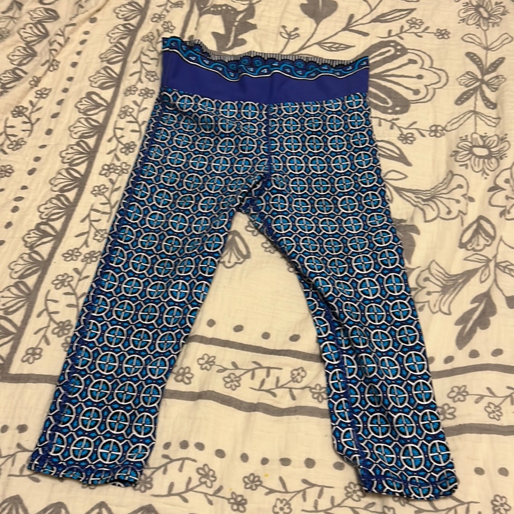 Size M cropped leggings